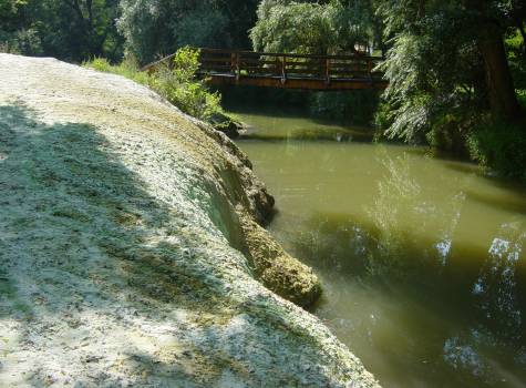 Lázeňský hotel Mineral - Travertínová terasa.jpg