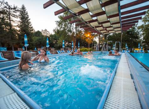 Hotel Thermalpark*** - Vírivka pri Talianskom bazéne_2