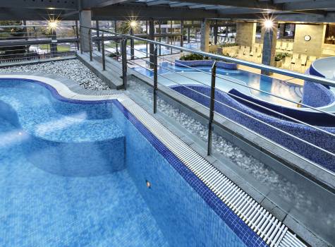 Rikli Balance Hotel - Indoor-pools_02_ZWC_RikliBalanceHotel_Foto-BD_11-14_low-res