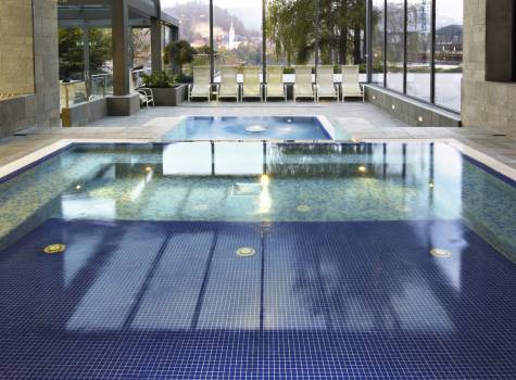 Rikli Balance Hotel - Indoor-pools_04_ZWC_RikliBalanceHotel_Foto-BD_11-14_low-res