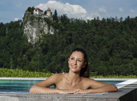 Rikli Balance Hotel - Outdoor pools_Women_ZWC_RikliBalanceHotel_Foto DD_07 15