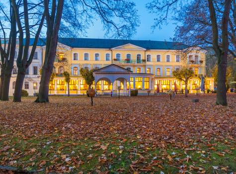 Kurhaus Belvedere - Belvedere_budova_hotelu_podzim_vecerni