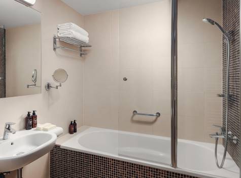 Harvey Spa Hotel - 23-27-Harvey-Bathroom01