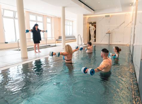 Hotel Nový Dům - cvičení v bazénu