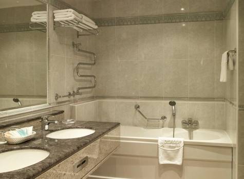 Hotel Esplanade SPA & Golf resort - Twin + double room bathroom