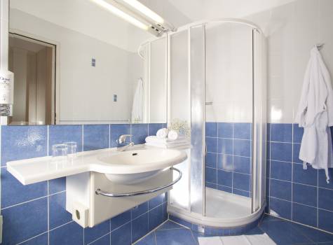 Hotel Vesna - Comfort room with balcony 5