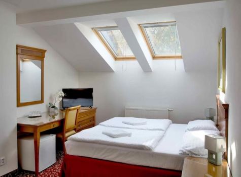 Hotel Romania - 560420537