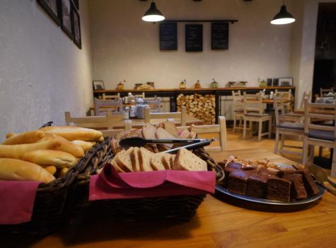 Hotel Romania - 583368227