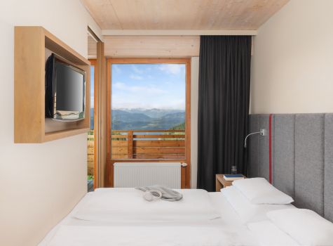 Falkensteiner Hotel Sonnenalpe - 2307tg_falkensteiner-sonnenalpe-rooms-family-room-comfort_-11 Bedroom 1