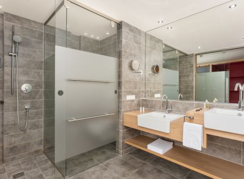 Falkensteiner Hotel Sonnenalpe - 2307tg_falkensteiner-sonnenalpe-rooms-family-room-superior_-04 Bathroom C