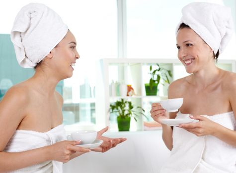 Thermenwelt Hotel Pulverer - 408-25_Freundinnen_shutterstock_108417755