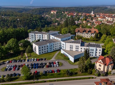 Lázeňský hotel Olga - pohled na lázně shora