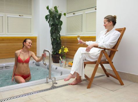 Lázně Jeseník Hotel Bezruč - priessnitzovy-lazne-odpocinek-u-whirlpoolu