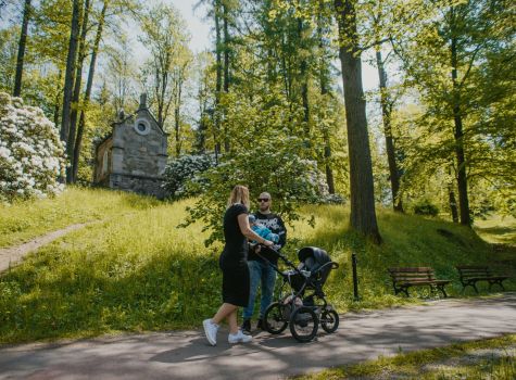 Lázně Jeseník Hotel Bezruč - priessnitzovy-lazne-ripperova-promenada-hrobka-vp1