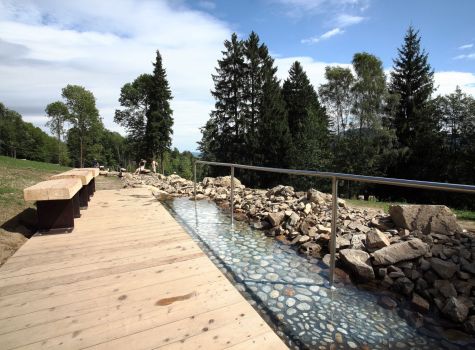 Lázně Jeseník Hotel Priessnitz - priessnitzovy-lazne-balneopark-chodnicek-2