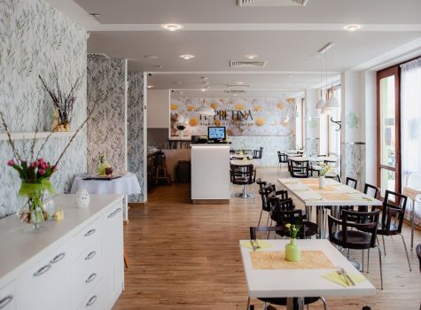 Design Hotel Romantick  - Řízková restaurace Kopretina interiér websize (1)