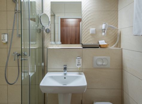 Hunguest Hotel Panorama - tóoldal-1