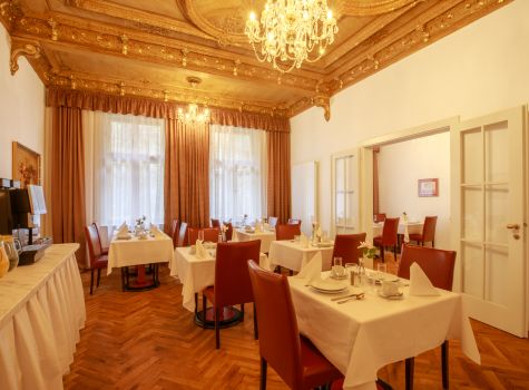 Hotel Zlatý Beránek - 42. Golden_Lamb_BreakfastRoom2