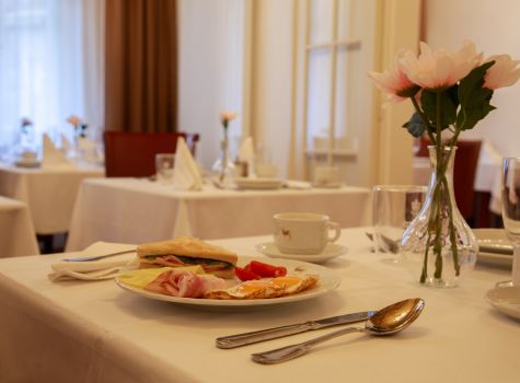 Hotel Zlatý Beránek - 47. Golden_Lamb_BreakfastPlate2