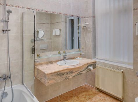 Hotel Hvězda - HOTEL HVEZDA_room_Hvezda_Junior Suite_bath_16A3006
