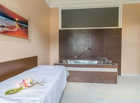 Hotel Hvězda - HOTEL HVEZDA_Treatments_Neapol_MineralBaths (1)
