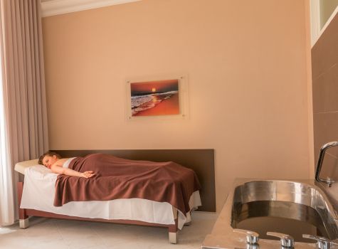 Hotel Hvězda - HOTEL HVEZDA_Treatments_Neapol_MineralBaths (7)