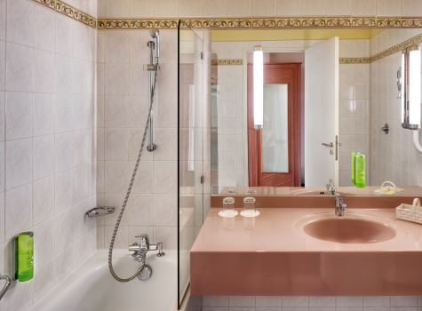 Spa Hotel Butterfly - HOTEL BUTTERFLY_room_Superior_DBL_bath_16A5628
