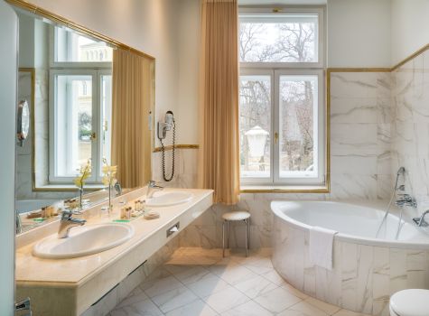 Hotel Maria Spa  - MARIA SPA_room_Junior Suite deluxe_210_bath_16A1928