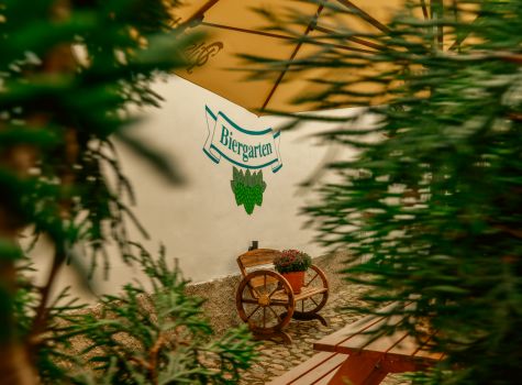 U Zlatého Beránka - 6. Courtyard_Biergarten Detail