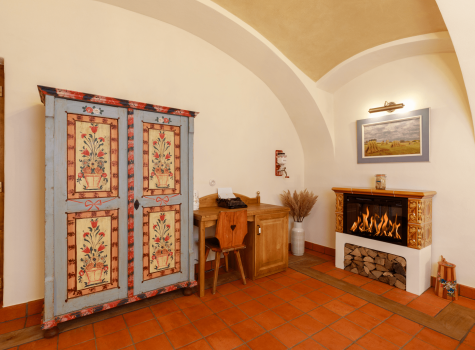 U Zlatého Beránka - 8. Wheat Room_Wardrobe_Fireplace