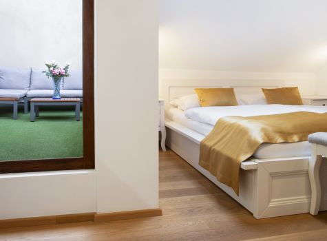 Hotel U Zlaté Hrušky - Novz svot - pokojik 16x9 (1)-min
