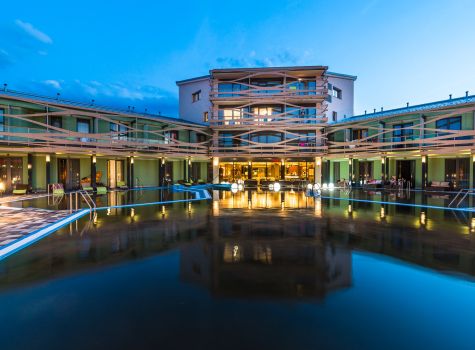 Hotel Galeria Thermal Bešeňová - 36180376842_7757df6059_k_(1)_5d9f043f3c844