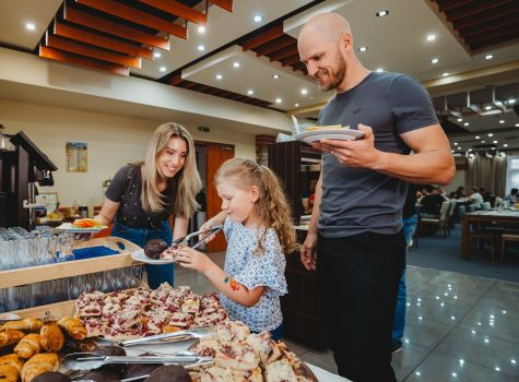 Bešeňová Thermal park - Hotel_Besenova_-_promo_foto_s_komparzom_17.4.2024_-_0002_66cc3639ab98c