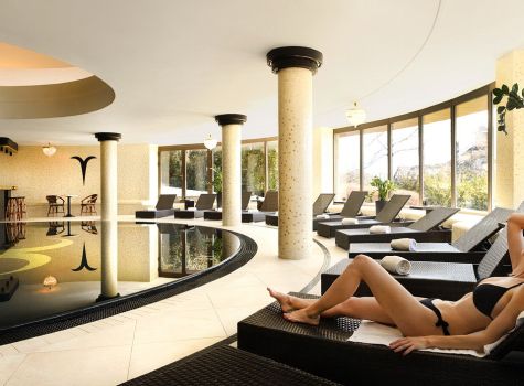 Grandhotel Starý Smokovec - Grandhotel_Stary_Smokovec_-_zena_pri_bazene_644780c6393c5