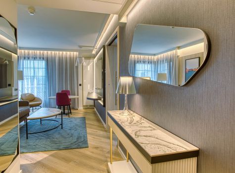 Thermal Aqua**** - thermal-aqua_premium-suite-2_53850900562_l