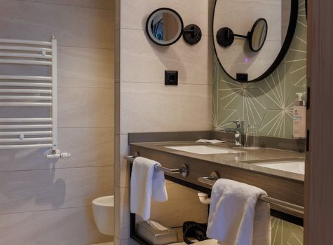 Thermal Aqua**** - thermal-aqua_premium-suite-2_53911784603_l