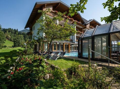 Hotel Almrausch - aussenbereich_garten_sommerneu (6)