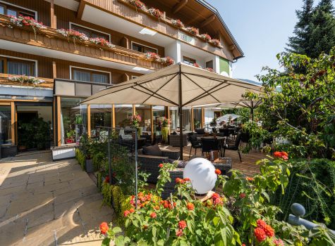 Hotel Almrausch - sommerterrasse_neu (9)