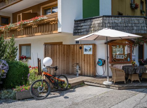 Hotel Almrausch - waschplatz_bike_neu (1)