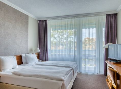 Hotel Thermál Hévíz - thermal-hvz_suite-bedroom_54579554244_l