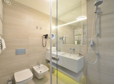 Ensana Thermal Margaret Island Health Spa Hotel - thermal-margaret-island_premium-bathroom-1_53849724921_l
