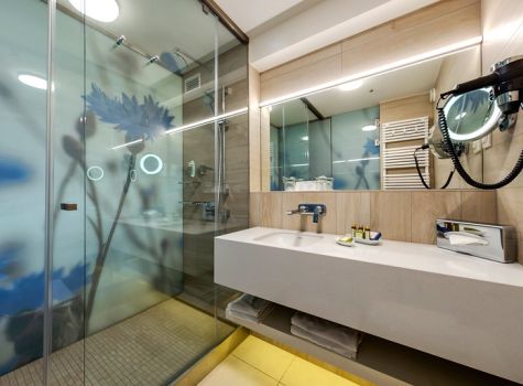 Ensana Thermal Margaret Island Health Spa Hotel - thermal-margaret-island_premium-bathroom-2_53848835172_l