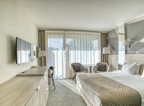 Ensana Thermal Margaret Island Health Spa Hotel - thermal-margaret-island_premium-plus-room-4_53850646127_l