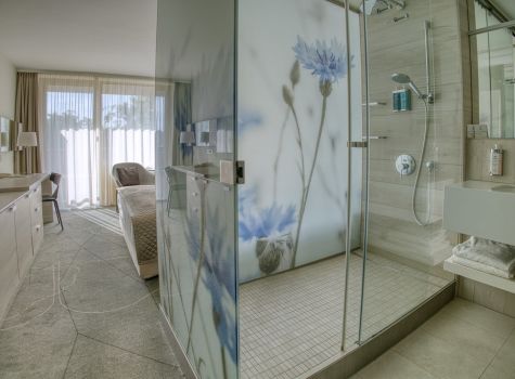 Ensana Thermal Margaret Island Health Spa Hotel - thermal-margaret-island_premium-plus-room-5_53851539471_l