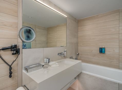 Ensana Thermal Margaret Island Health Spa Hotel - thermal-margaret-island_suite_barhroom-1_54743513753_l