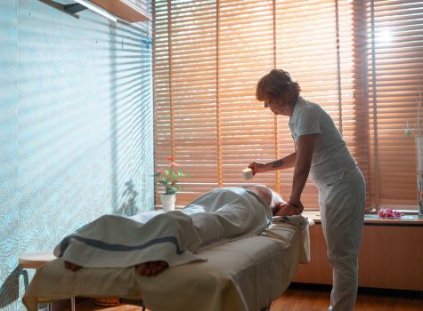 Ensana Thermal Margaret Island Health Spa Hotel - thermal-margaret-island_candle-massage-2_53850646087_l