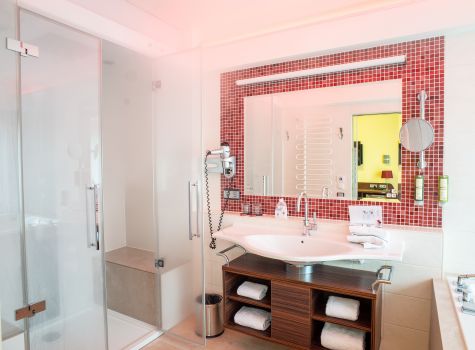 Hotel Paradiso ****S - Colorama-Suite Dampfdusche