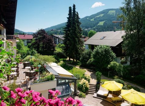 Naturhotel Ortners Eschenhof - sonnenterrasse-eschenhof-sommer-bad-kleinkirchheim