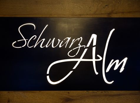 Hotel Schwarz Alm Zwettl - Logo Lobby (c) Schwarz Alm Zwettl