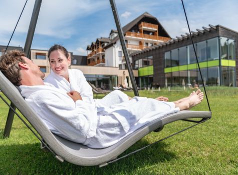 Hotel Schwarz Alm Zwettl - SPA Wiese (c) Schwarz Alm Zwettl